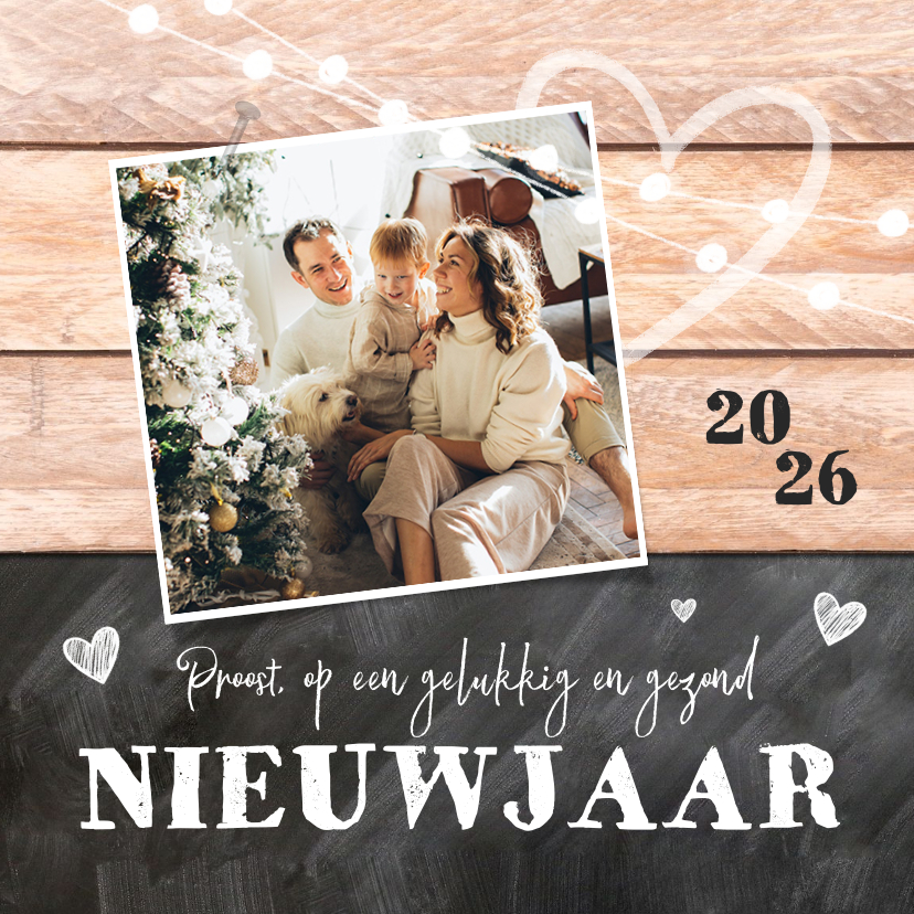 Fotokaart nieuwjaar hout krijtbord hartjes lampjes foto - Fotokaarten Fotokaarten - Fotokaart nieuwjaar hout krijtbord hartjes lampjes foto