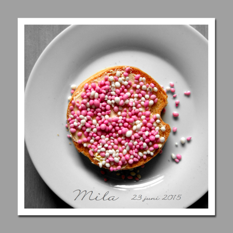 Beschuit met roze muisjes op bord - Geboortekaartjes Geboortekaartjes - Beschuit met roze muisjes op bord