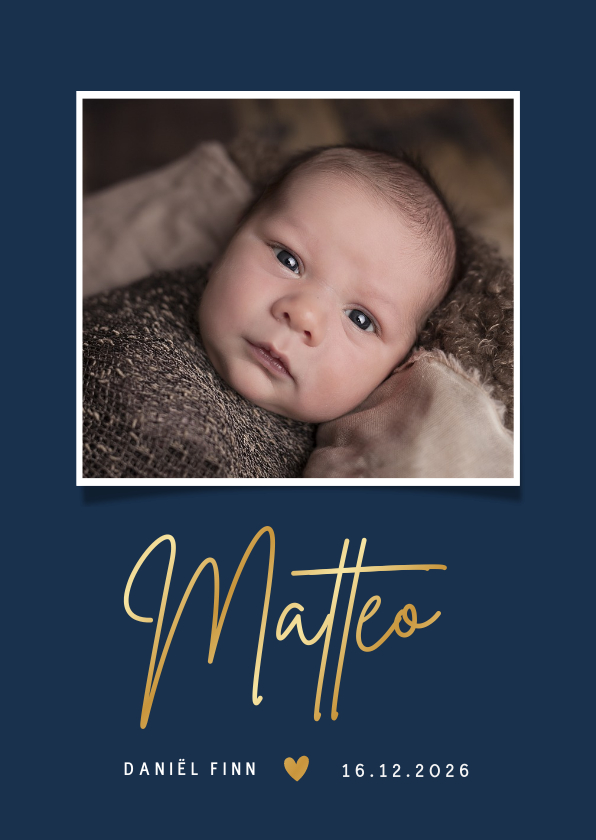 Minimalistisch blauw geboortekaartje jongen met foto en naam - Geboortekaartjes Geboortekaartjes - Minimalistisch blauw geboortekaartje jongen met foto en naam