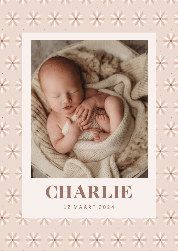 Geboortekaartjes - Zacht beige geboortekaartje met bloemenpatroontje en foto