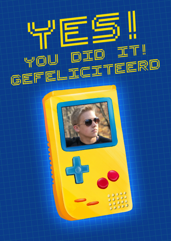 Geslaagd-kaart met gele gameboy en foto - Geslaagd kaarten Geslaagd kaarten - Geslaagd-kaart met gele gameboy en foto
