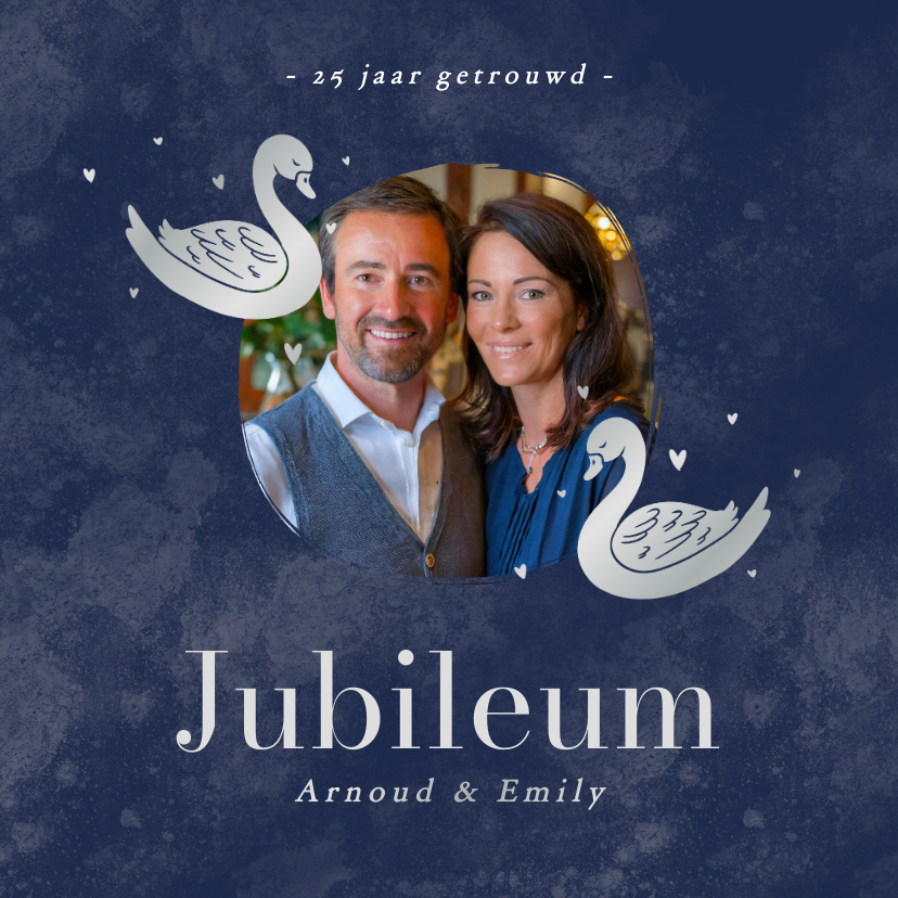 Jubileumkaarten - Blauwe jubileumkaart met zilveren zwaantjes en foto