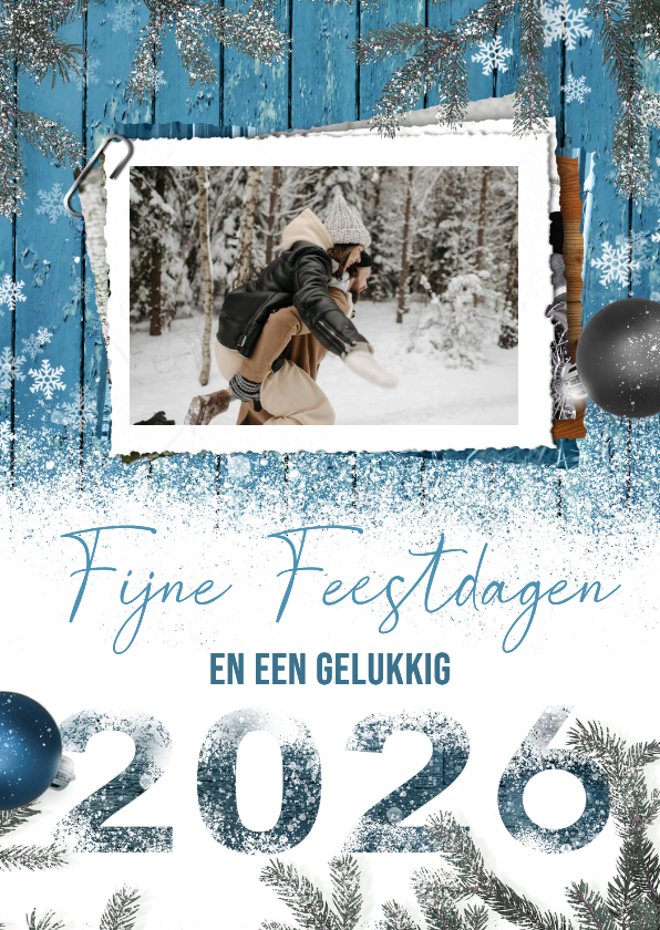 Kerstkaarten - Kerstkaart 2026 fotostapel sneeuw en blauw hout