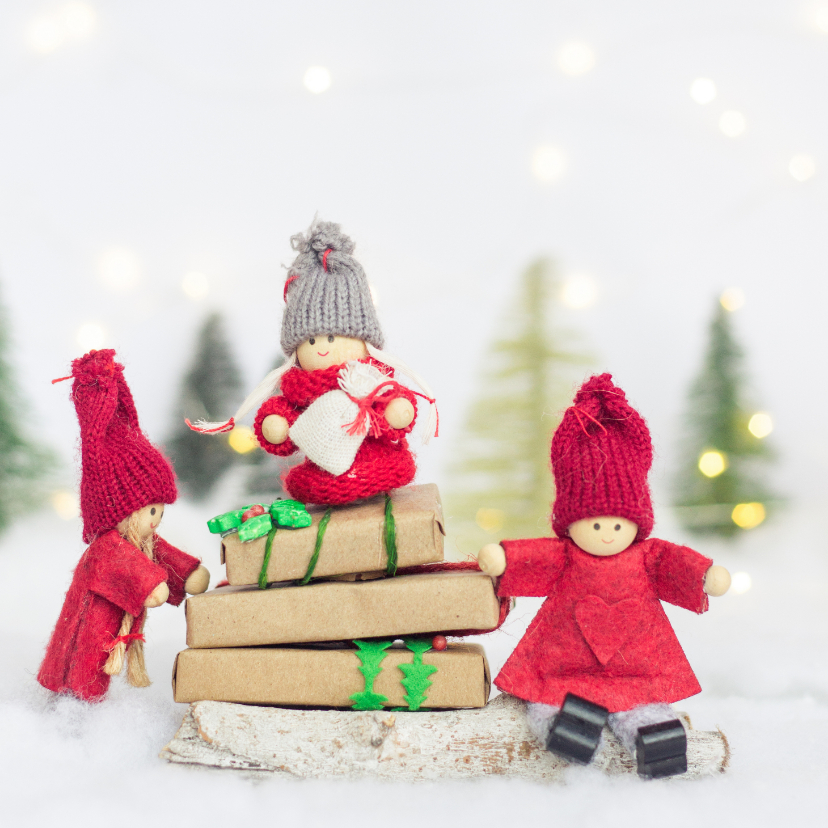 Kerstkaarten - Kerstkaart met drie elfjes in een sneeuwlandschap