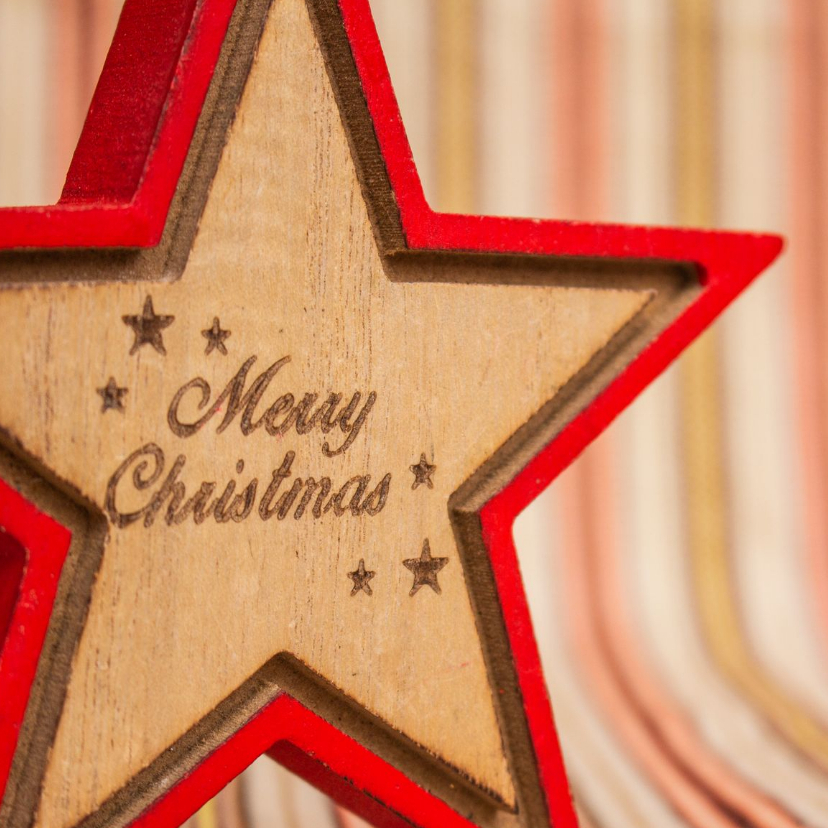 Kerstkaart met een houten rode ster - Kerstkaarten Kerstkaarten - Kerstkaart met een houten rode ster