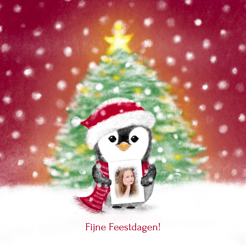 Kerstkaart pinguin met foto bij kerstboom met kerstlichtjes - Kerstkaarten Kerstkaarten - Kerstkaart pinguin met foto bij kerstboom met kerstlichtjes