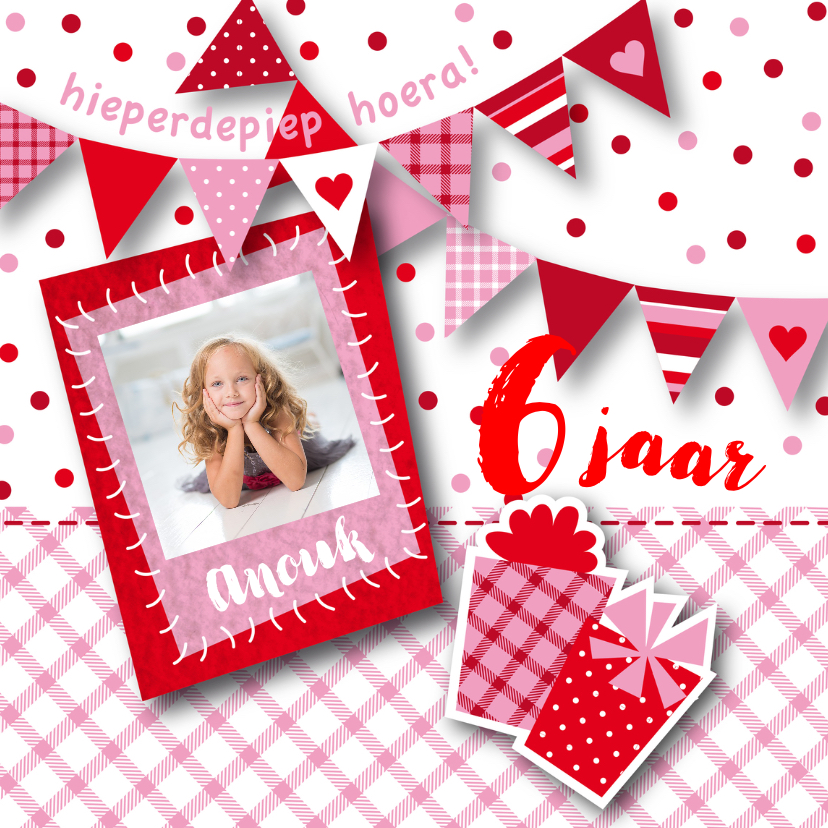 Kinderfeestje vlaggetjes confetti vrolijk meisje - Kinderfeestjes Kinderfeestjes - Kinderfeestje vlaggetjes confetti vrolijk meisje