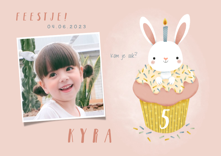 Kinderfeestjes - Lieve uitnodiging kinderfeestje konijn in cupcake en foto