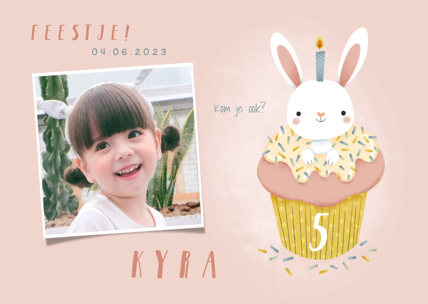 Lieve uitnodiging kinderfeestje konijn in cupcake en foto - Kinderfeestjes Kinderfeestjes - Lieve uitnodiging kinderfeestje konijn in cupcake en foto