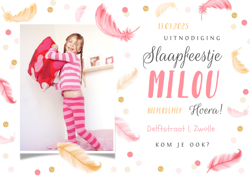 Kinderfeestjes - Uitnodiging slaapfeestje fotokaart veertjes confetti meisje