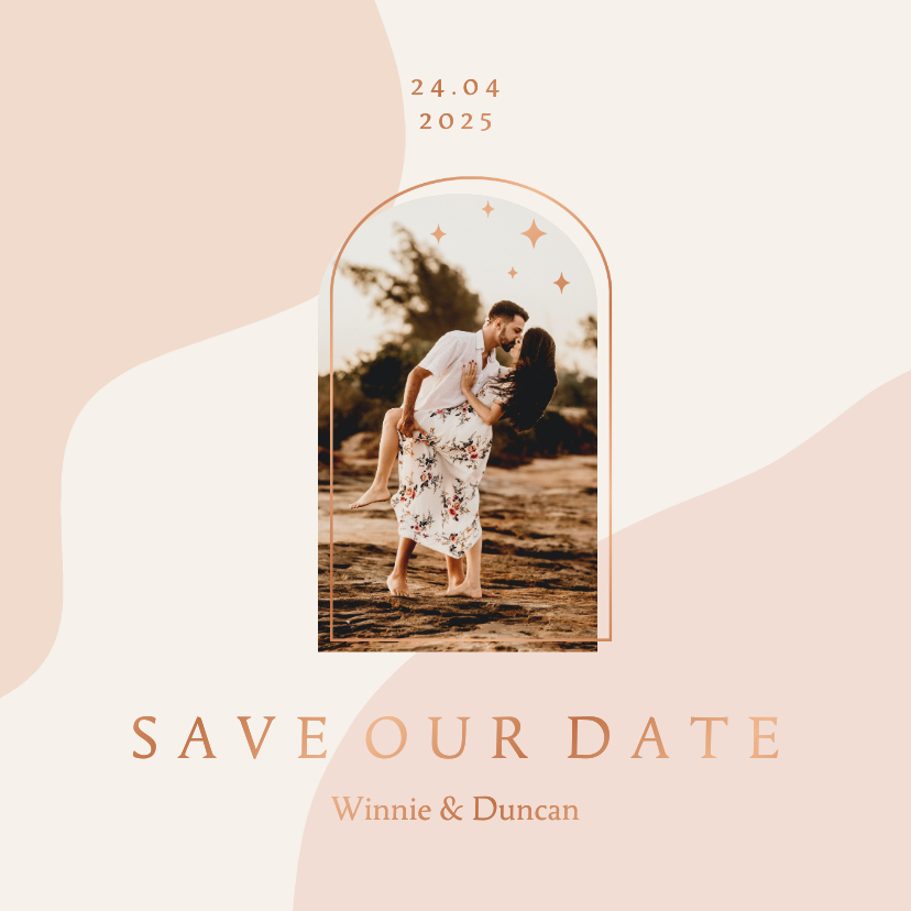 Trouwkaarten - Trendy save the date kaart in aardetinten met foto en boog