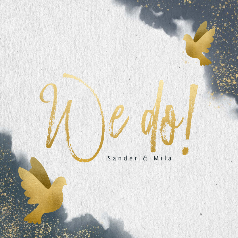 Trouwkaart met blauwe waterverf, gouden duiven en typografie - Trouwkaarten Trouwkaarten - Trouwkaart met blauwe waterverf, gouden duiven en typografie