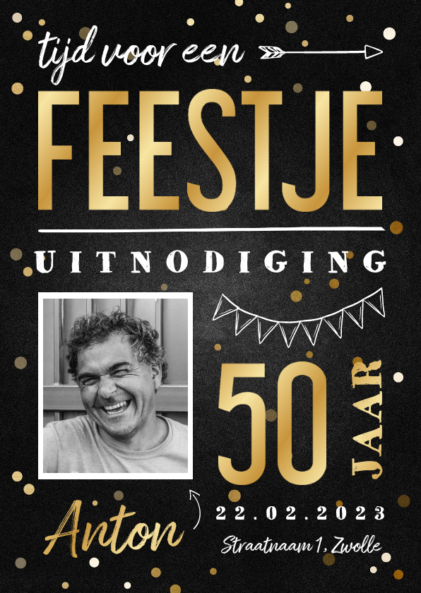 Uitnodigingen - Uitnodiging hip krijtbord met gouden tekst en confetti
