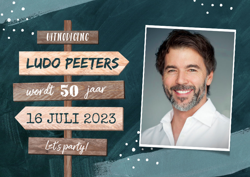 Uitnodigingskaart man wegwijzers hout krijtbord foto verf - Uitnodigingen Uitnodigingen - Uitnodigingskaart man wegwijzers hout krijtbord foto verf