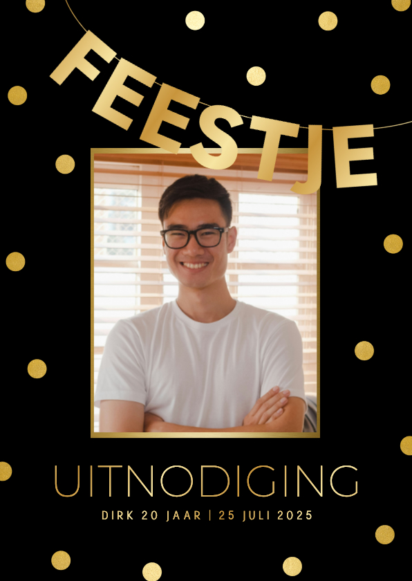 Uitnodigingen - Zwarte uitnodiging feestje met foto en gouden confetti