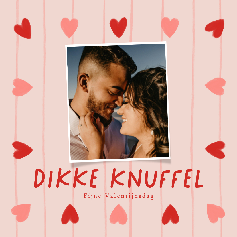 Valentijnskaarten - Valentijnskaart dikke knuffel strepen hartjes foto