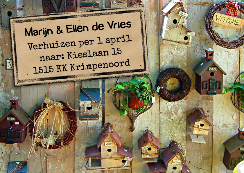 Een grappige verhuiskaart met vogelhuisjes op steigerhout - Verhuiskaarten Verhuiskaarten - Een grappige verhuiskaart met vogelhuisjes op steigerhout