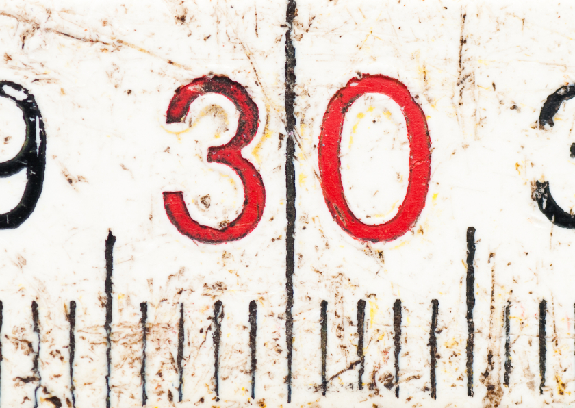 30 op oude witte duimstok - Verjaardagskaarten Verjaardagskaarten - 30 op oude witte duimstok