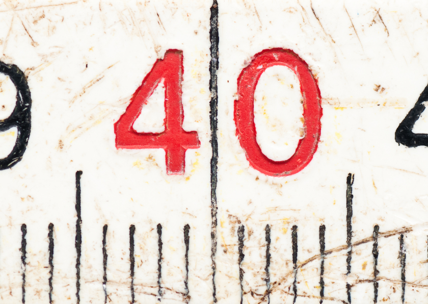 40 op oude witte duimstok - Verjaardagskaarten Verjaardagskaarten - 40 op oude witte duimstok