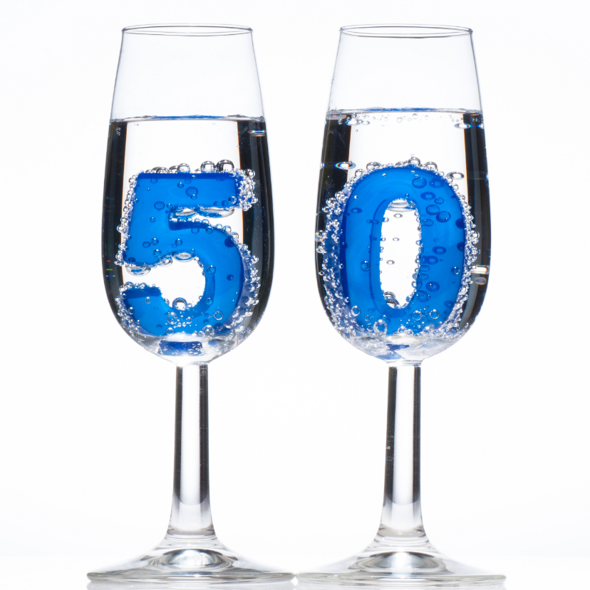 Verjaardagskaarten - 50 in champagne glazen