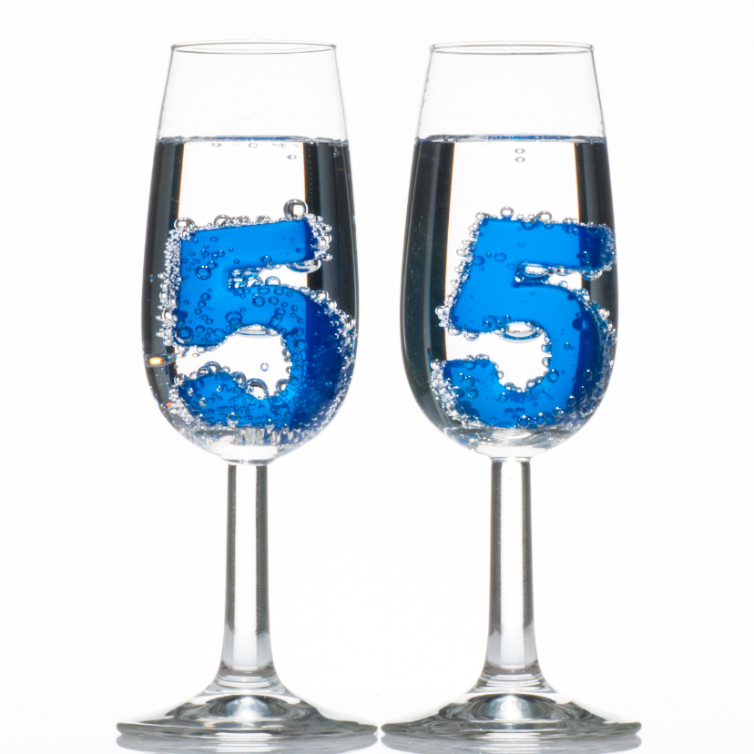 55 in champagne glazen met bubbels - Verjaardagskaarten Verjaardagskaarten - 55 in champagne glazen met bubbels