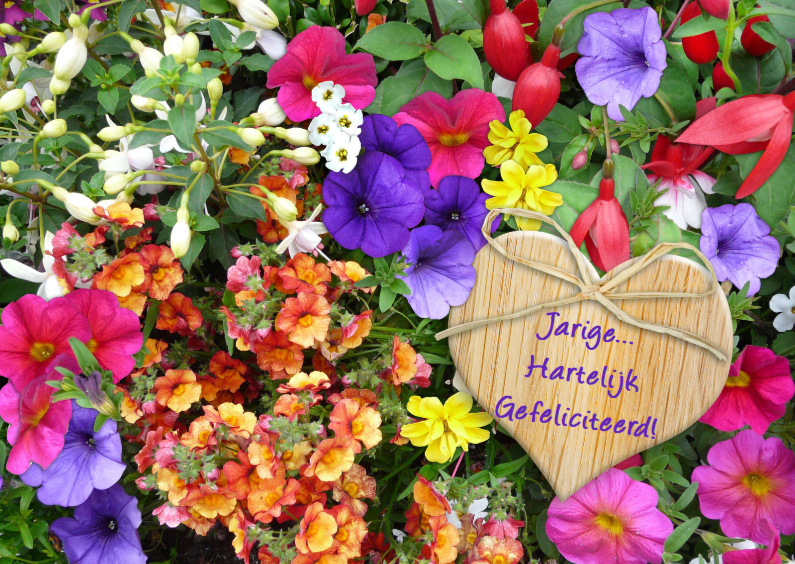 Kleurrijke bloemenpracht in border met houten hartje - Verjaardagskaarten Verjaardagskaarten - Kleurrijke bloemenpracht in border met houten hartje