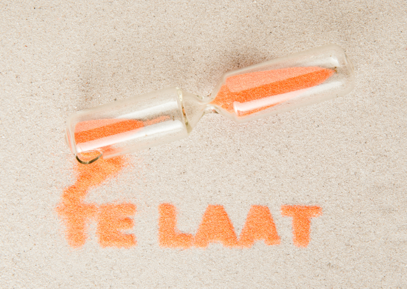 Te laat met zandloper - Verjaardagskaarten Verjaardagskaarten - Te laat met zandloper