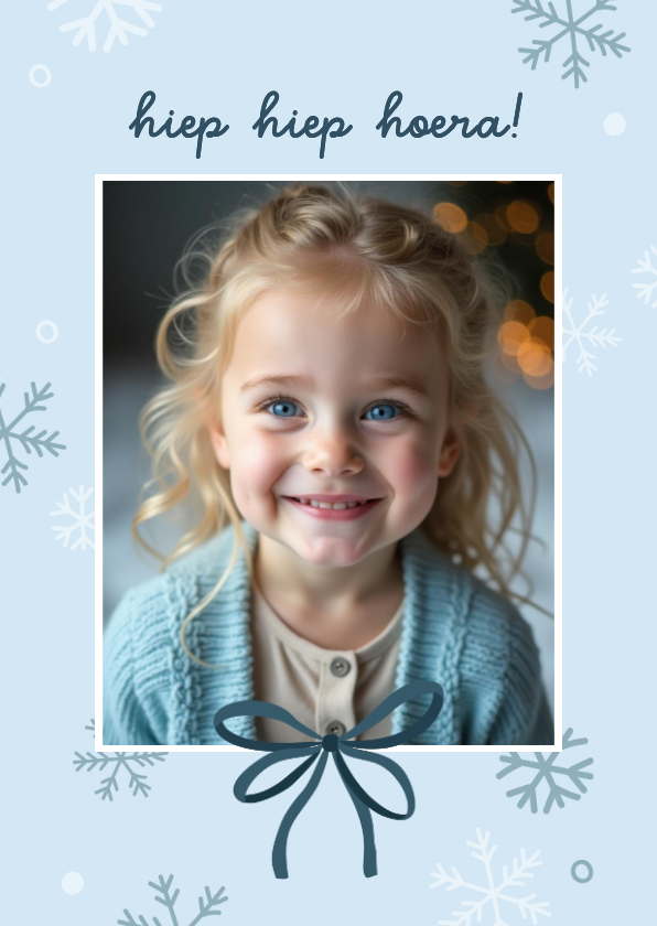 Verjaardagskaarten - Verjaardagskaartje winter lichtblauw foto strik sneeuwvlok