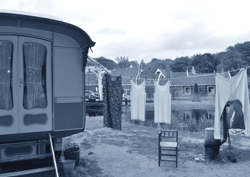 Fotokaart woonwagen met waslijn - Wenskaarten Wenskaarten - Fotokaart woonwagen met waslijn